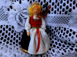 5.5" HARD PLASTIC VINTAGE NORWEGIAN? PRINCESS DOLL, COSTUME, CROWN